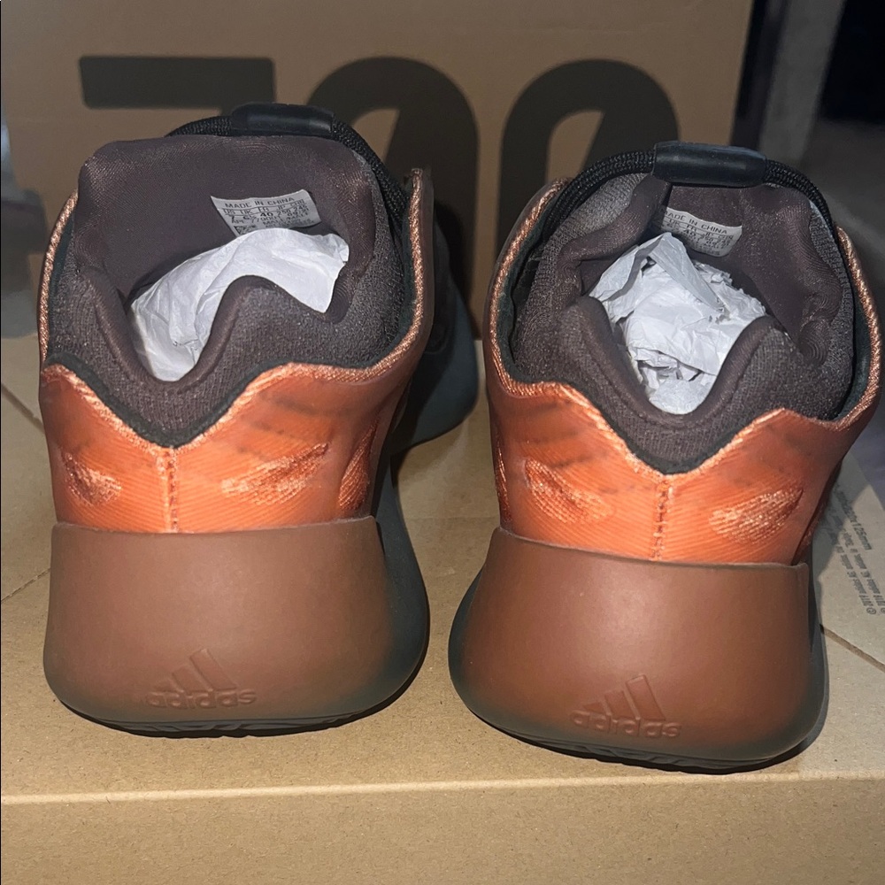 Adidas YEEZY 700 V3 Copper Fade - Picture 4 of 8